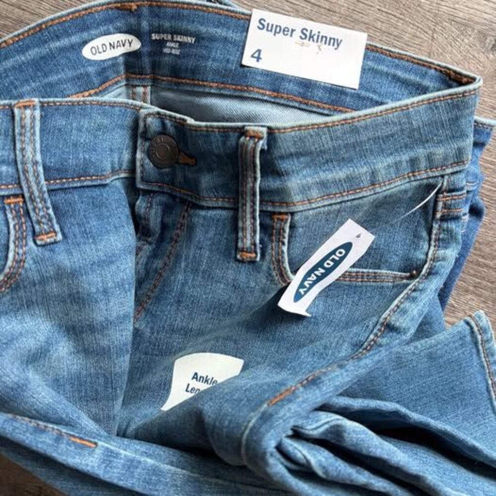 Old Navy Rockstar and Super Skinny Jeans Bundle Women size 4 - Picture 3 of 7
